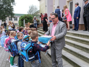 Zaměřeno na čtenářskou gramotnost. Ostrava si pro prvňáčky připravila speciální knihu z pera bílovecké autorky