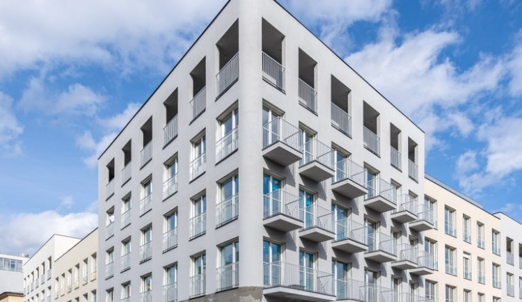 Rezidenční bydlení Nové Lauby a lávka s vyhlídkou nad stadionem Bazaly usilují o titul stavby roku