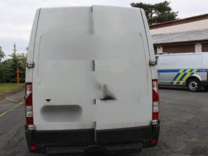 Dvojice cizinců ukradla dodávku přepravní společnosti. Policie oba muže dopadla za několik minut
