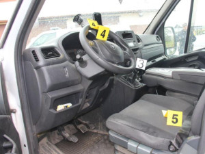 Dvojice cizinců ukradla dodávku přepravní společnosti. Policie oba muže dopadla za několik minut