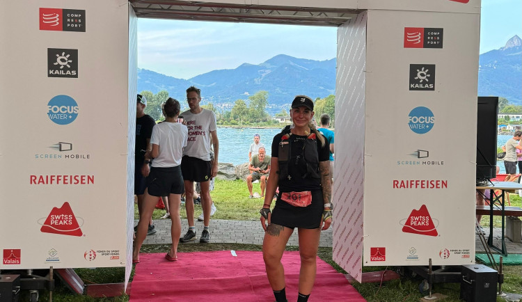 Jediná Češka uběhla jeden z nejtěžších závodů světa. Linda Tekeliová zvládla za týden 424 kilometrů.