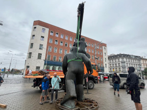 VIDEO: Do Brna převezli z Ostravy sochu svatého Kryštofa. Lidé si ji prohlédnou na Malinovského náměstí