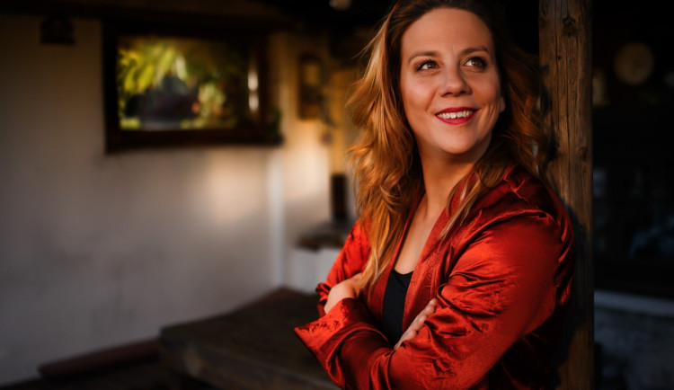 Ostravská filharmonie spojila síly s Anetou Langerovou. Zpěvačka s orchestrem v říjnu odehraje pět koncertů