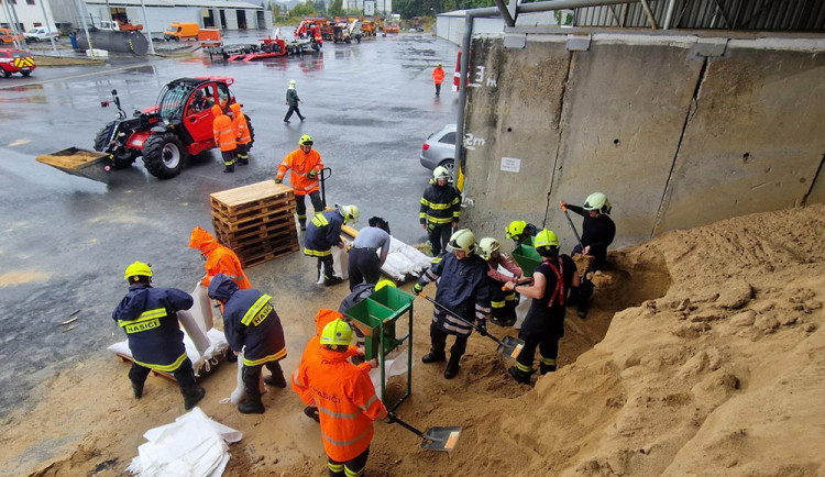 Intenzivní přípravy a obavy z víkendu. Olomoucký kraj se chystá na kvanta vody z Jeseníků