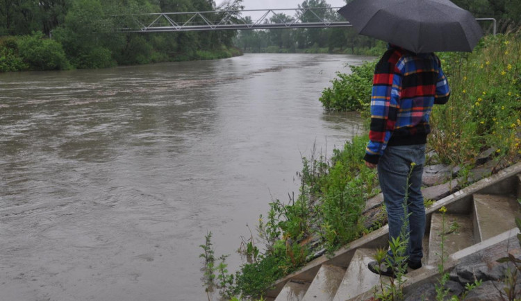 Třetí povodňový stupeň by o víkendu mohly překročit řeky na Bruntálsku a Jesenicku