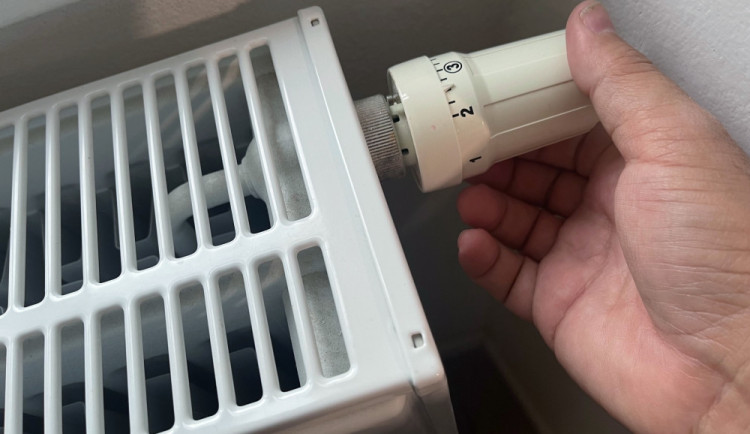 V domácnostech i firmách dnes začaly hřát radiátory. Topná sezona v Ostravě začíná o měsíc dříve