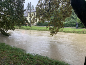 Porubka se vylila. Lidé z několika ulic v Ostravě-Porubě opouštějí své domovy. Kulminuje také řeka Opava