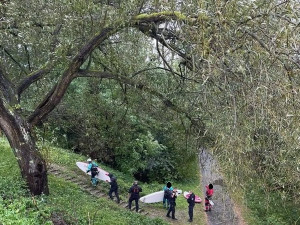 Policisté varují před povodňovou turistikou. Na Odře a Hlučínském jezeře se surfovalo