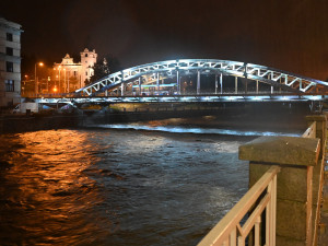 SHRNUTÍ: Opava se v neděli ráno vylila. Evakuace zasáhla také Krnov, Bohumín a Český Těšín