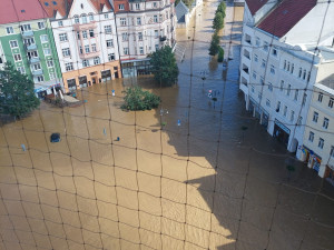 FOTO: Až osmdesát procent Krnova je pod vodou, hlásí místostarosta