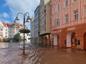 FOTO: Až osmdesát procent Krnova je pod vodou, hlásí místostarosta