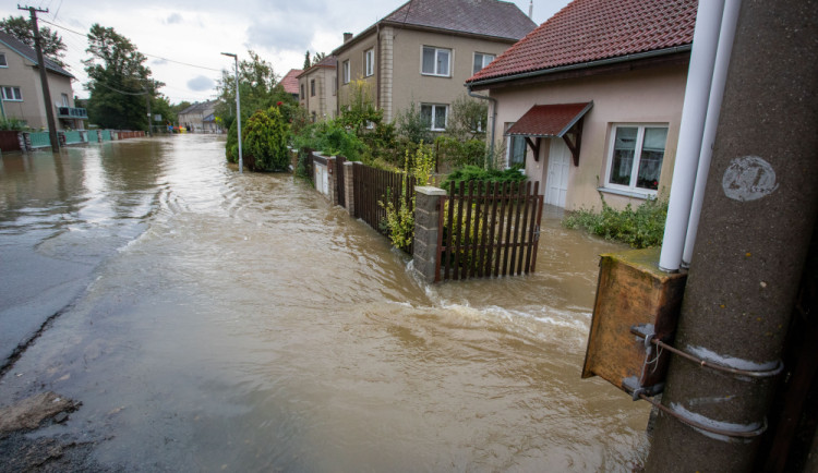 Potravinová sbírka a koordinovaná podpora dobrovolníků: V Olomouckém kraji se řeší krizová pomoc