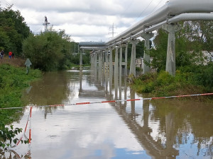 SHRNUTÍ: Na Opavě v Opavě a Odře ve Svinově zůstává extrémní povodeň. Třebovice byly odstaveny