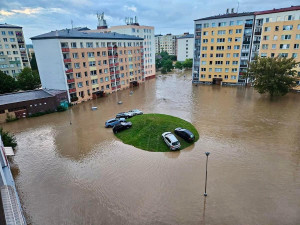 I muži pláčou, zhodnotil situaci v kraji hejtman Bělica. Za lidmi míří potřebné vysoušeče a další pomoc