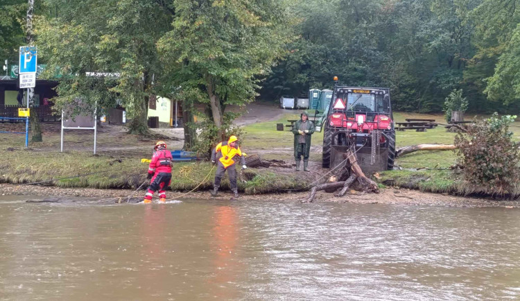 Povodí Moravy varuje před sesuvy břehů a pády stromů. Hrozí například na cyklostezkách