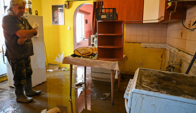 V evakuačních centrech zůstává 560 lidí. Třetí stupeň povodňové aktivity končí v Opavě a Hlučíně.