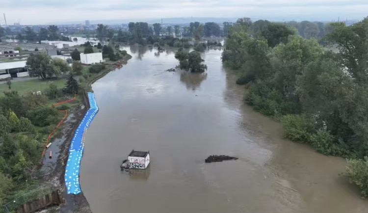 Olomoucké dvojité štěstí v neštěstí: rozestavěná protipovodňová opatření pomohla a vydržela nápor