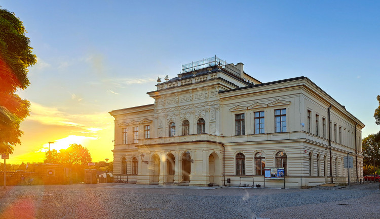 Obcím zasaženým povodněmi město Dvůr Králové pošle sto tisíc korun