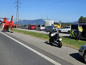 V Trojanovicích na Novojičínsku zemřel motorkář. Ani přes zásah zdravotníků nepřežil srážku s autem