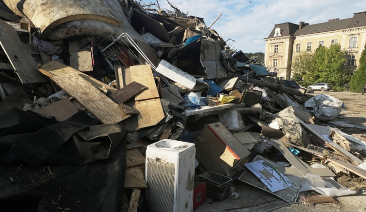 Celá Opava, včetně zaplavených oblastí, má ode dneška znovu elektřinu