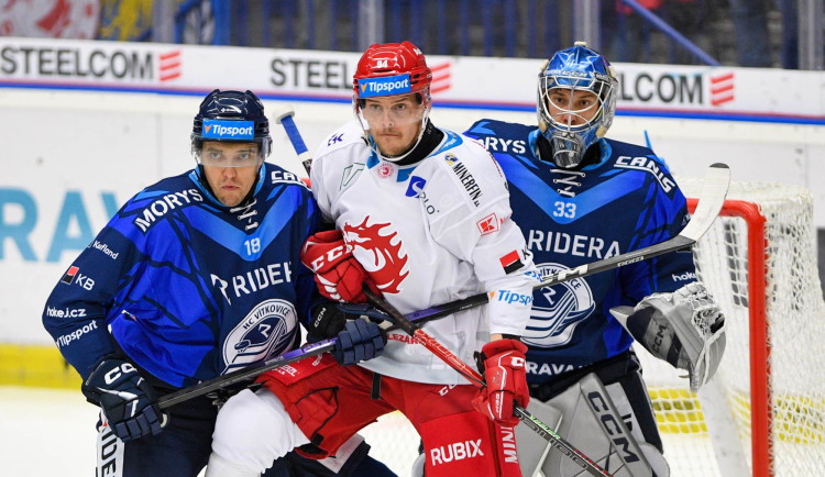 Vítkovice góly z přesilovek v prvním derby sezony pokořily Třinec