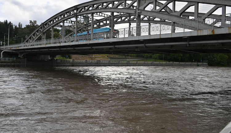 Odhad škod způsobených povodněmi klesl o tři miliardy. Pojišťovny hlásí ztráty za 16,3 miliardy korun