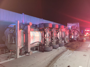 Vážná nehoda na Frýdecko-Místecku. Automobil začal po střetu s cisternou hořet