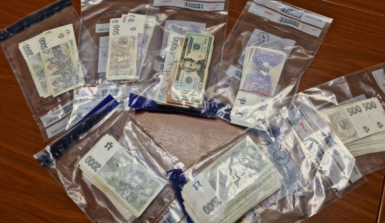 Přes pět milionů cigaret bez platné tabákové nálepky. Kriminalisté objasnili rozsáhlý případ.