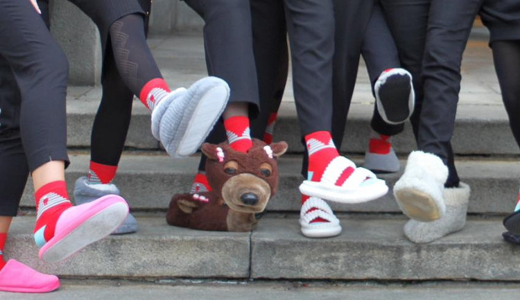 S papučemi na nohou za správnou věc. Ostravští úředníci podpořili kampaň na podporu mobilních hospiců