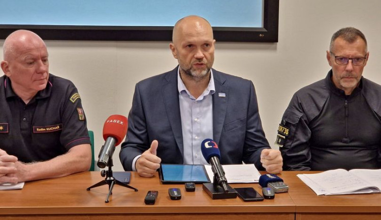 Armáda by v Moravskoslezském kraji mohla pomáhat až do listopadu, teplo i teplou vodu už má celý Krnov