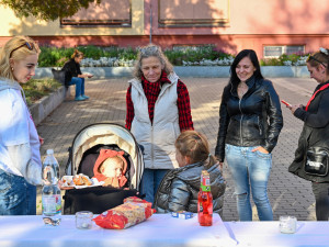 Dubina fungovala jako experiment. Sousedé mohli přijít k rekordně dlouhému stolu.