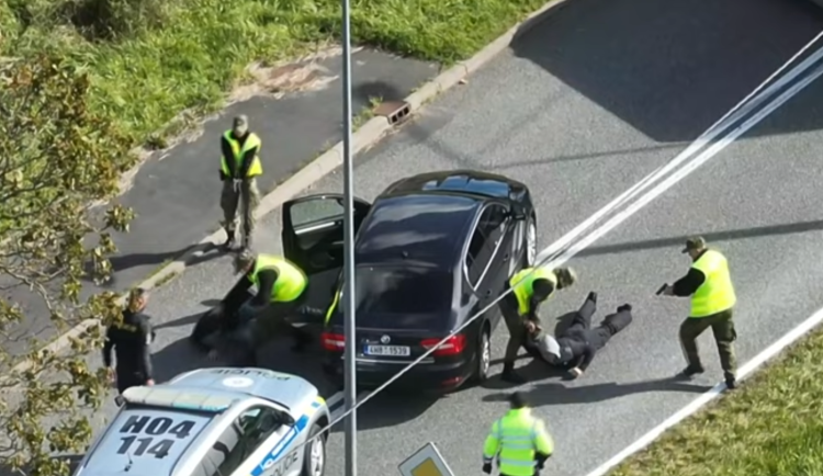 VIDEO: Spojení české a polské policie v unikátním cvičení. Jak vypadá simulace pronásledování vozidla?