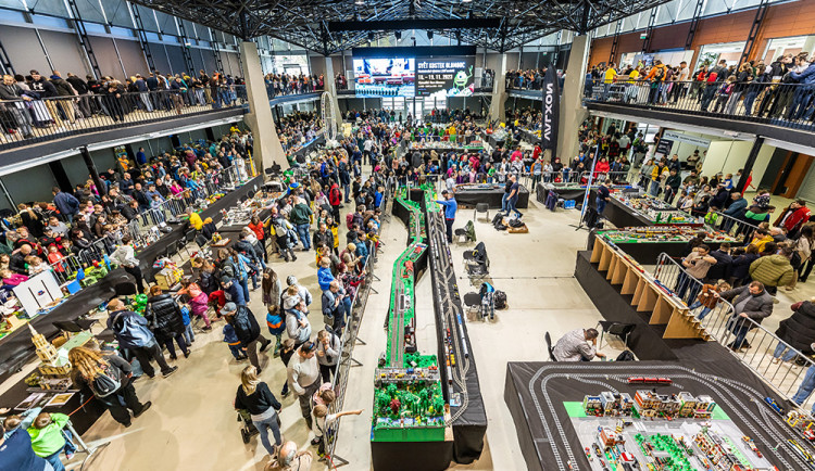 TIP NA VÍKEND: Neomezeně pestrá říše legendární stavebnice. Olomouc hostí výstavu Svět kostek