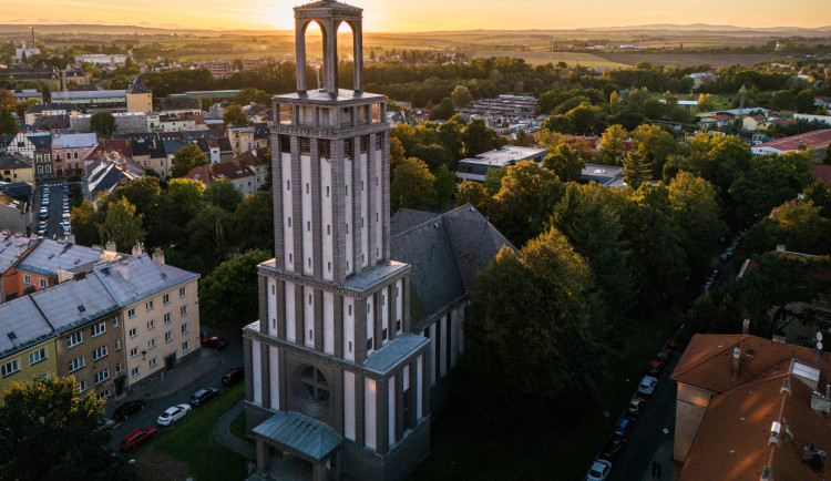 DRBNA HISTORIČKA: Kostel, zikkurat nebo vojenský sklad? V Opavě stojí unikátní stavba