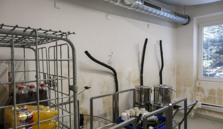 Senioři ze zaplavených ostravských domovů Iris a Slunovrat se vrací domů