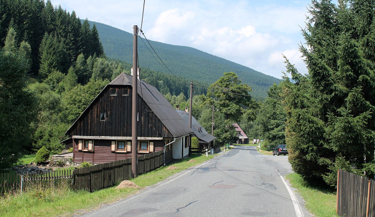 Dopravní spojení mezi Moravskoslezským a Olomouckým krajem se zkomplikuje. Silnici II/450 čeká uzavírka