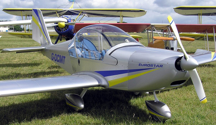 Na poli ve Štítině na Opavsku havaroval letoun. Jeho pilot nepřežil