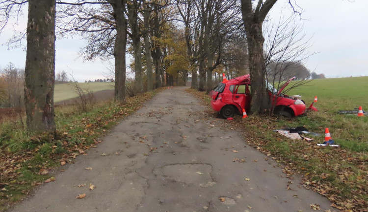 FOTO: Těžká nehoda na Rychnovsku. Vrtulníky transportovaly zraněné do nemocnic