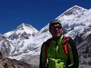 (NE)OBYČEJNÍ: Darius Sputo. Kněz, horolezec, pedagog i tramvajový kavárník