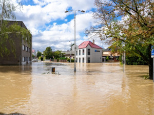 SOUHRN: Povodňová pomoc nekončí. Mimořádný vládní příspěvek dostane takřka tisíc ostravských domácností