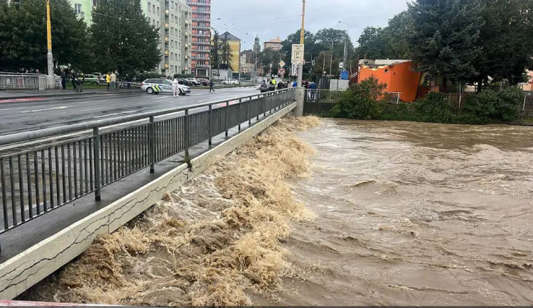 Povodní poškozený most v Ratibořské ulici v Opavě půjde v lednu k zemi. Demolice může zastavit provoz