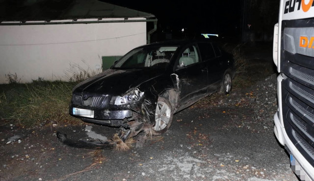 Kdo ukradl a naboural auto v Horních Studénkách? Policie shání svědky