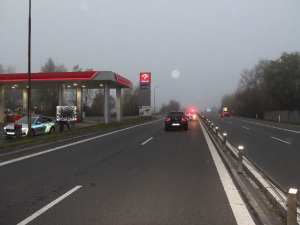 Nezodpovědný řidič brázdil dálnici D48 v protisměru. Před policisty ujížděl, test na drogy i alkohol odmítl