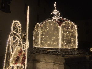 FOTO: Brněnský hrad Špilberk rozzářily statisíce světel. Odkazují na dávné legendy, nechybí ani světelný drak