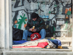 Moravskoslezská města na zimu rozšiřují kapacity pro bezdomovce. Ostrava má osm set míst