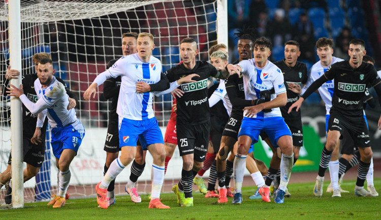 Fotbalisté Ostravy otočili derby s Karvinou, desátým gólem rozhodl Ewerton.
