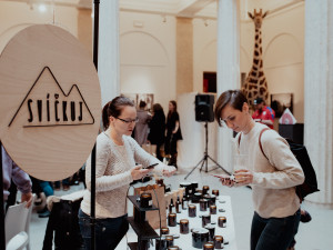 Vánoční atmosféra v opavské Slezance: kreativci z Česka oživí bývalý obchodní dům uměleckými výrobky