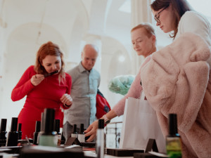 Vánoční atmosféra v opavské Slezance: kreativci z Česka oživí bývalý obchodní dům uměleckými výrobky