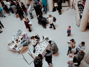 Vánoční atmosféra v opavské Slezance: kreativci z Česka oživí bývalý obchodní dům uměleckými výrobky