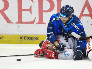 Hokejisté Hradce Králové zabrali po dvou prohrách a vyhráli na ledě Vítkovic 3:1